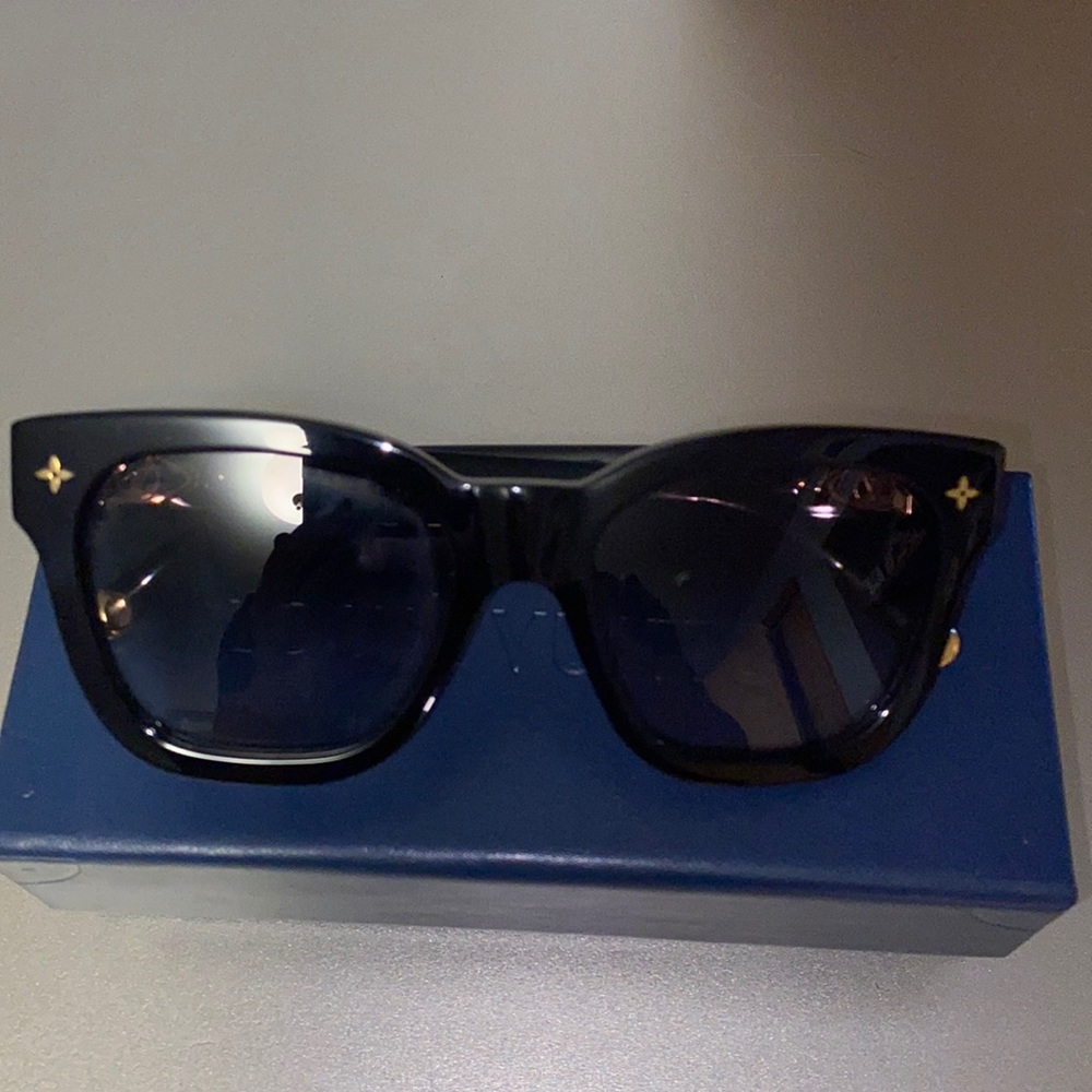 My monogram square glasses